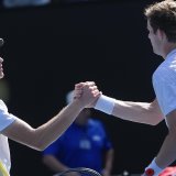 Jannik Sinner (à gauche): il a su déjouer le piège tendu par Nicolas Jarry. KEYSTONE/AP/Asanka Brendon Ratnayake